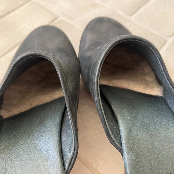 Black Wooden Heel Size 8 Seude Ugg Clogs - Picture 3 of 5